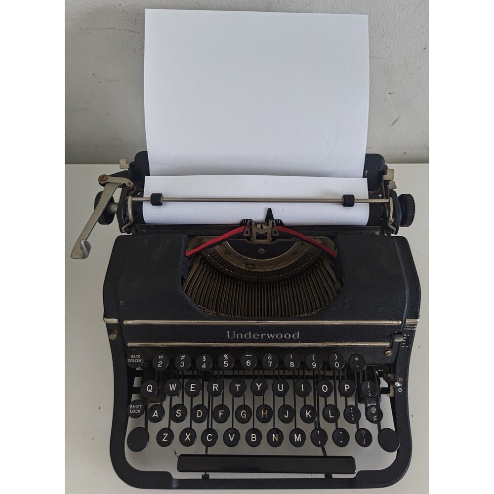 Vintage Underwood Universal Four Bank Portable Manual Typewriter w/ Original Box